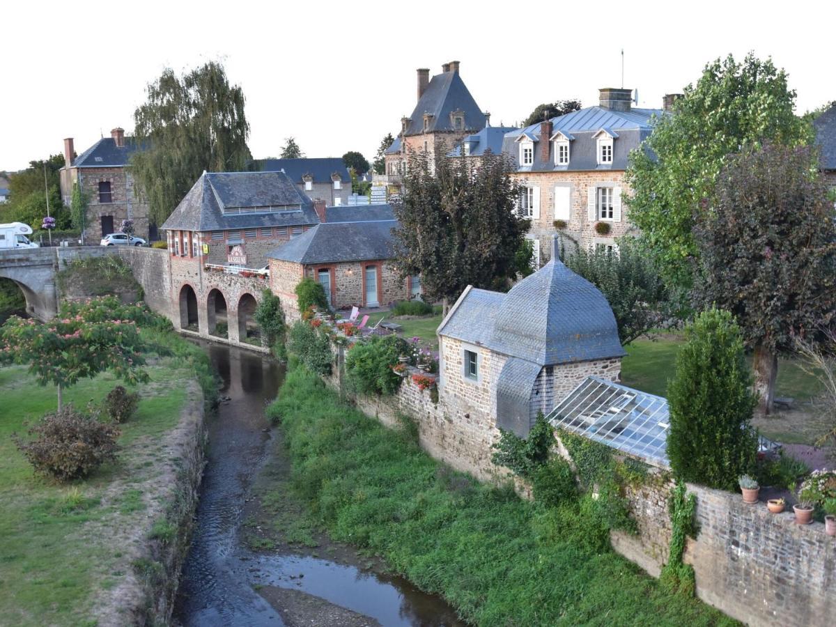 Isigny-le-Buat Cosy Chalet With Private Garden In Normandy מראה חיצוני תמונה