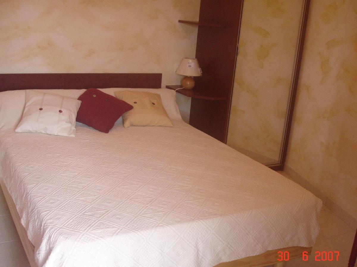 Isigny-le-Buat Cosy Chalet With Private Garden In Normandy מראה חיצוני תמונה
