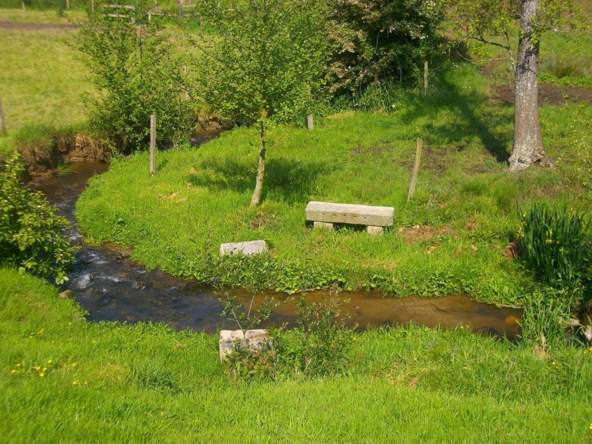 Isigny-le-Buat Cosy Chalet With Private Garden In Normandy מראה חיצוני תמונה